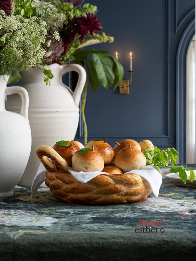 Rosh Hashanah Apple Challah Basket
