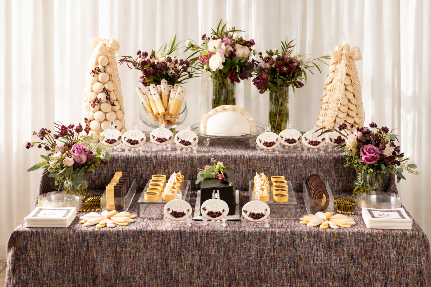 Dessert Table Ideas with Cakes, Cookies & Macarons